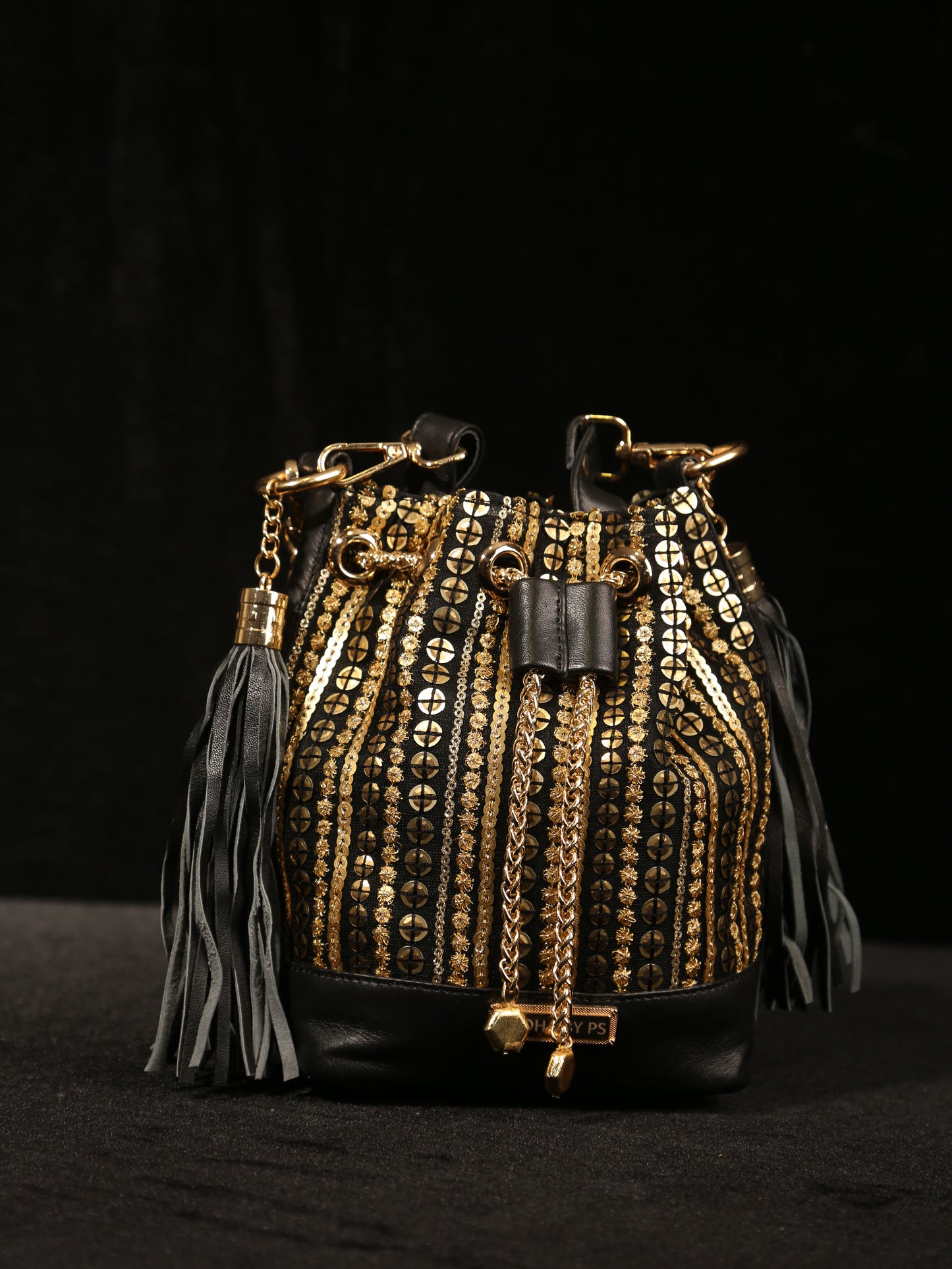 Beeba Bucket bag in Black