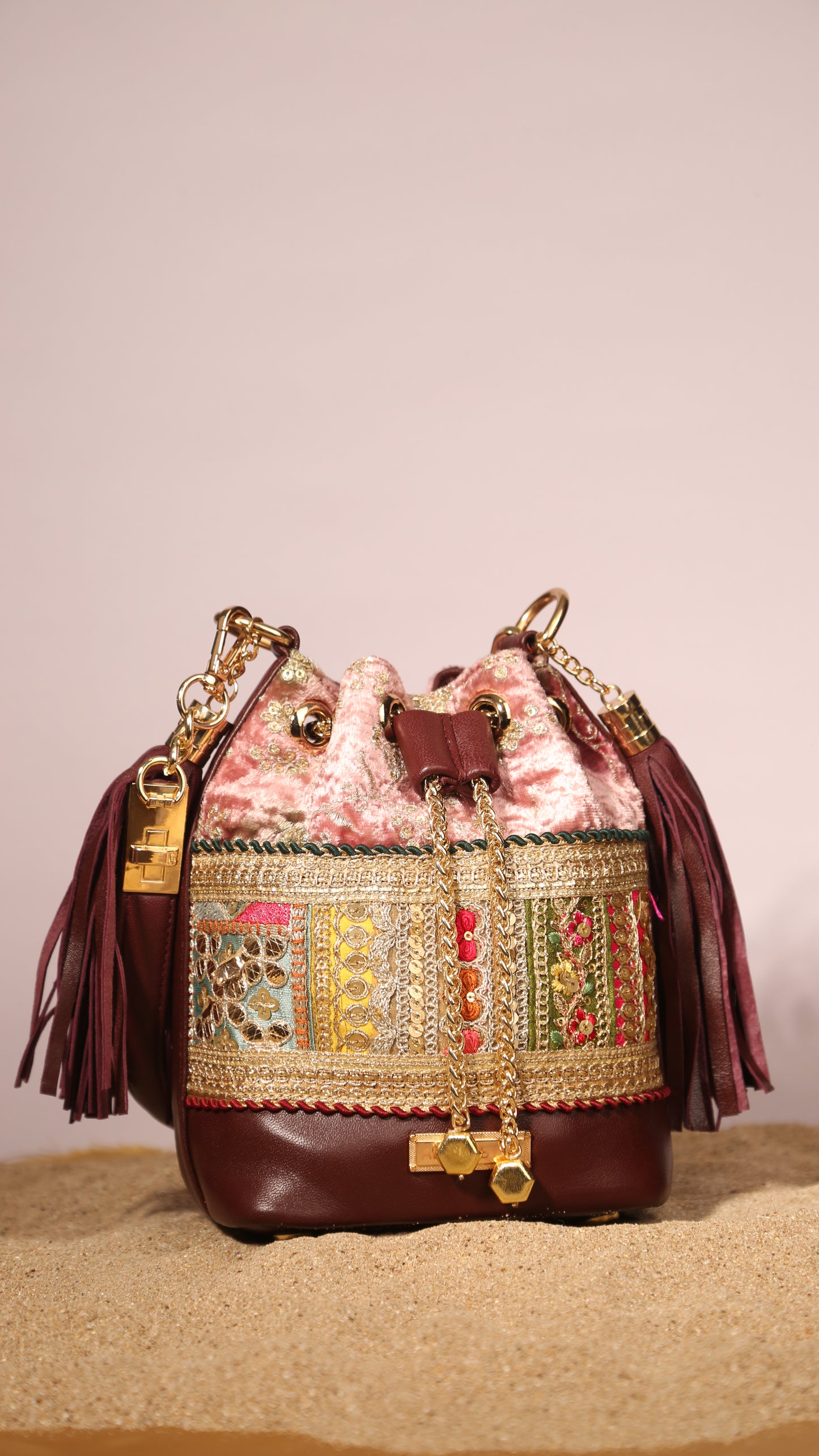 Beeba Bucket bag in Burgundy