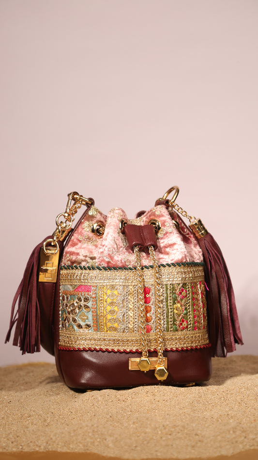 Beeba Bucket bag in Burgundy